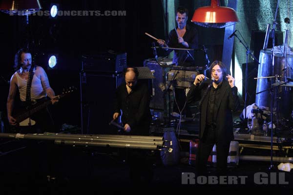 EINSTURZENDE NEUBAUTEN - 2008-05-12 - PARIS - Le Bataclan - Christian Emmerich [Blixa Bargeld] - Alexander von Borsig [Alexander Hacke] - Andrew Chudy - Rudolph Moser